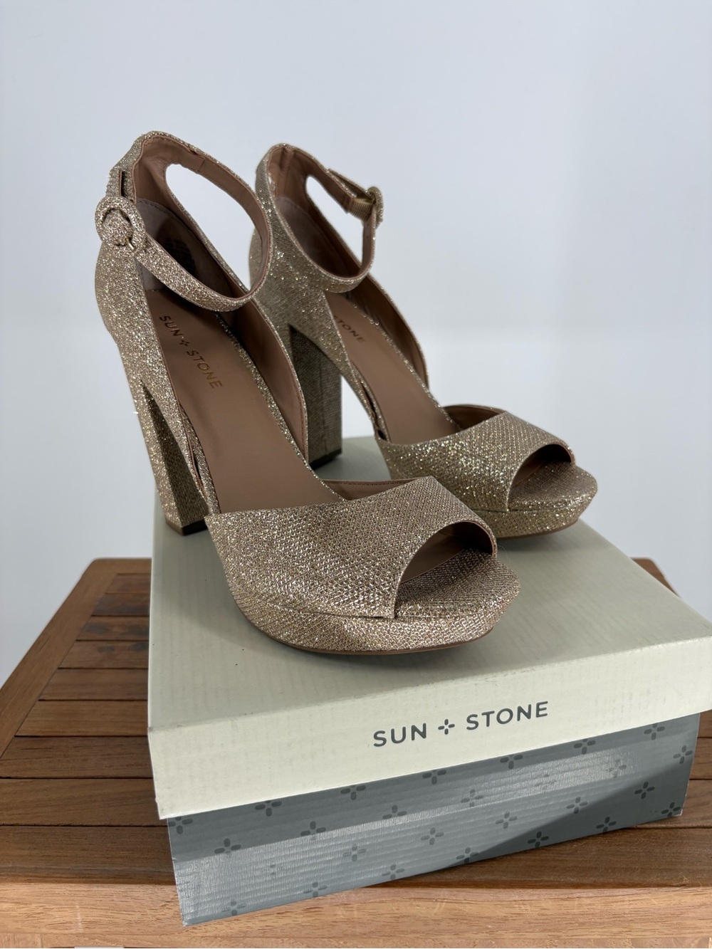 New women’s Sun + Stone Gold Glitter Ankle-Strap Platform Heels size 10 M